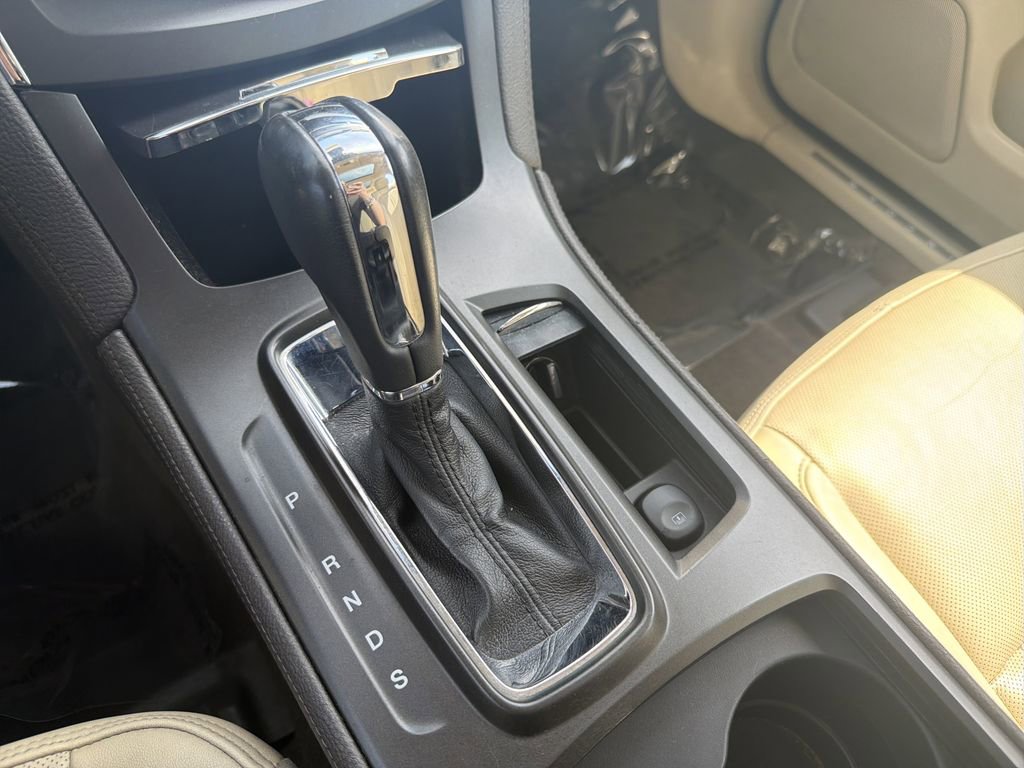 Used 2013 Lincoln MKS AWD image 25