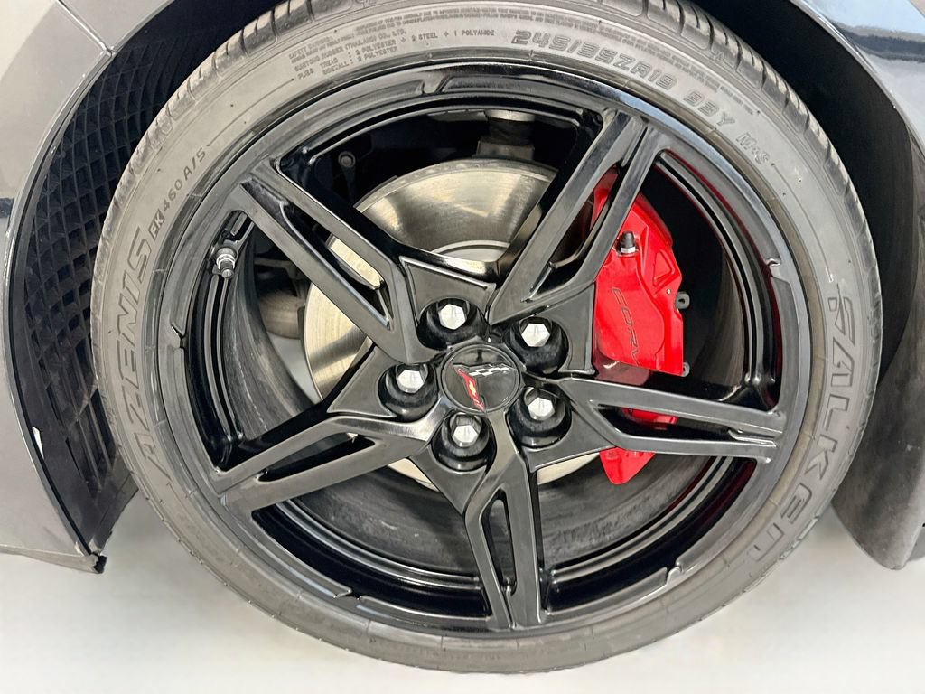 Used 2021 Chevrolet Corvette Stingray Coupe w/ Body-Color Dual Roof Package RWD image 25