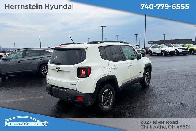 Used 2015 Jeep Renegade Latitude w/ Cold Weather Group image 30