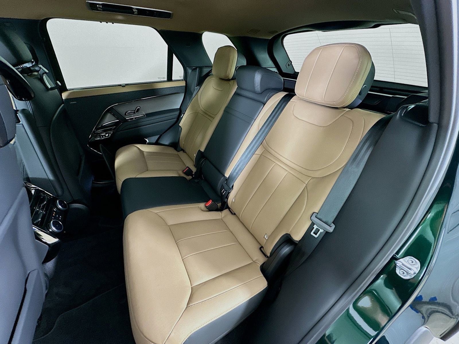 New 2026 Land Rover Range Rover Sport Dynamic SE AWD/4WD image 36