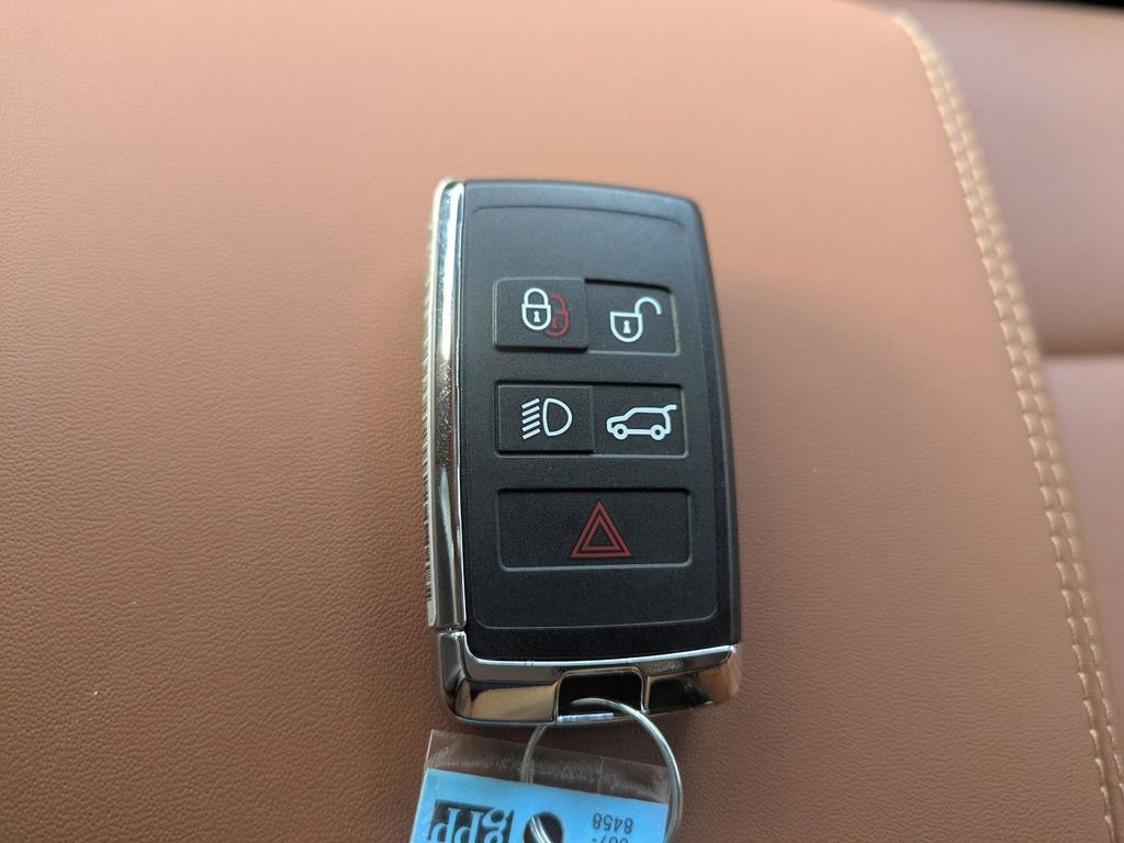 New 2026 Jaguar F-PACE R-Dynamic S image 32