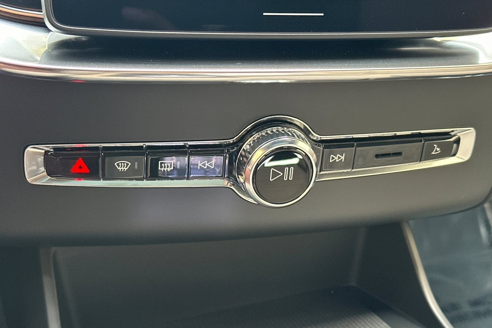 New 2026 Volvo XC90 B6 Plus w/ Protection Package Premier image 24