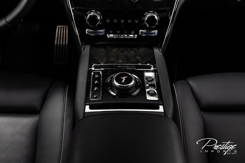 Used 2025 Rolls-Royce Cullinan image 36