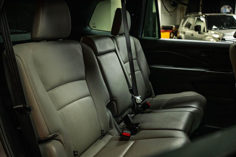 Used 2023 Honda Passport EX-L image 12