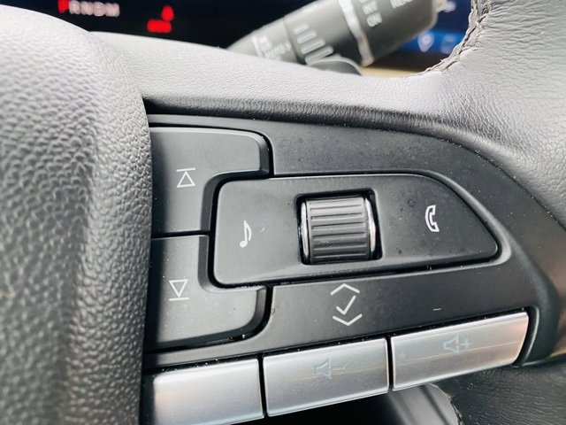 Used 2025 Cadillac XT4 Premium Luxury image 35