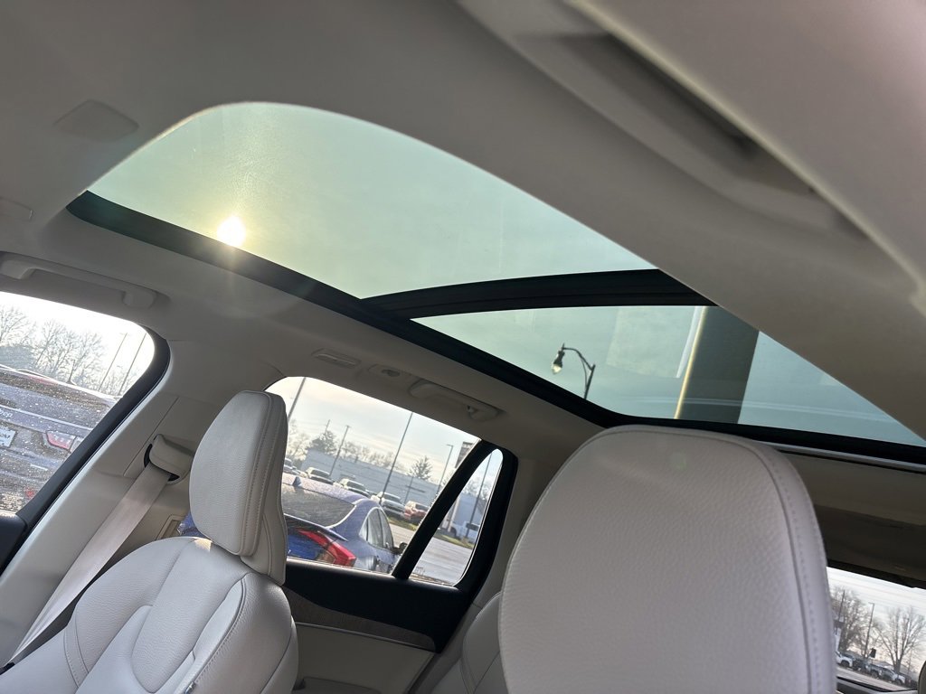 Certified 2024 Volvo XC90 T8 Plus w/ Protection Package Premier image 8