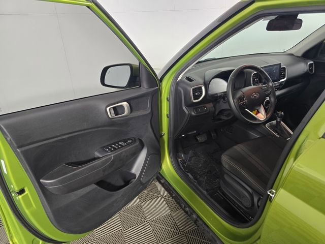 Used 2023 Hyundai Venue SEL image 9