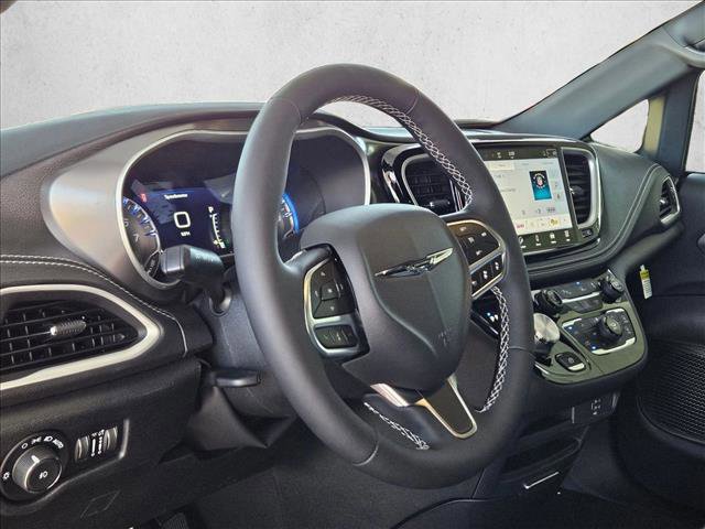 New 2026 Chrysler Pacifica Select FWD video 3