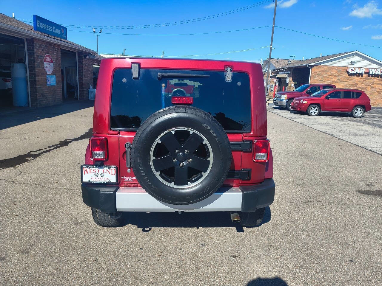 Used 2011 Jeep Wrangler Unlimited Sahara w/ Dual Top Group AWD/4WD image 5