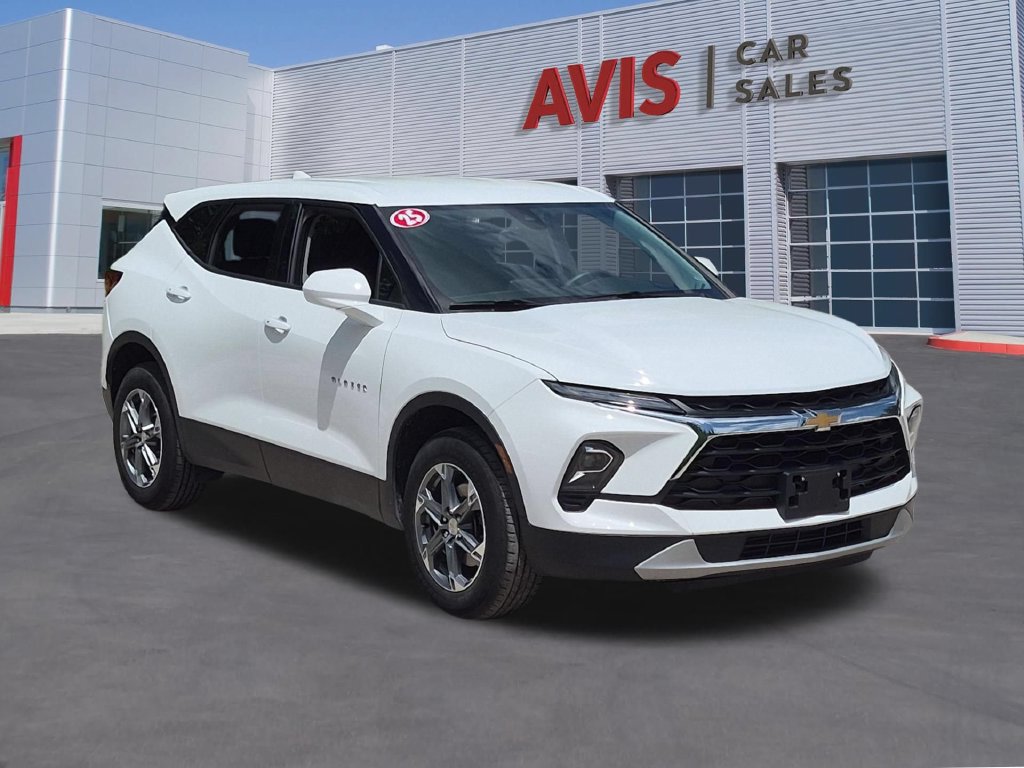 Used 2025 Chevrolet Blazer LT FWD image 3