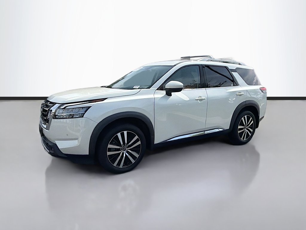 Used 2023 Nissan Pathfinder Platinum w/ Cargo Package AWD/4WD image 2