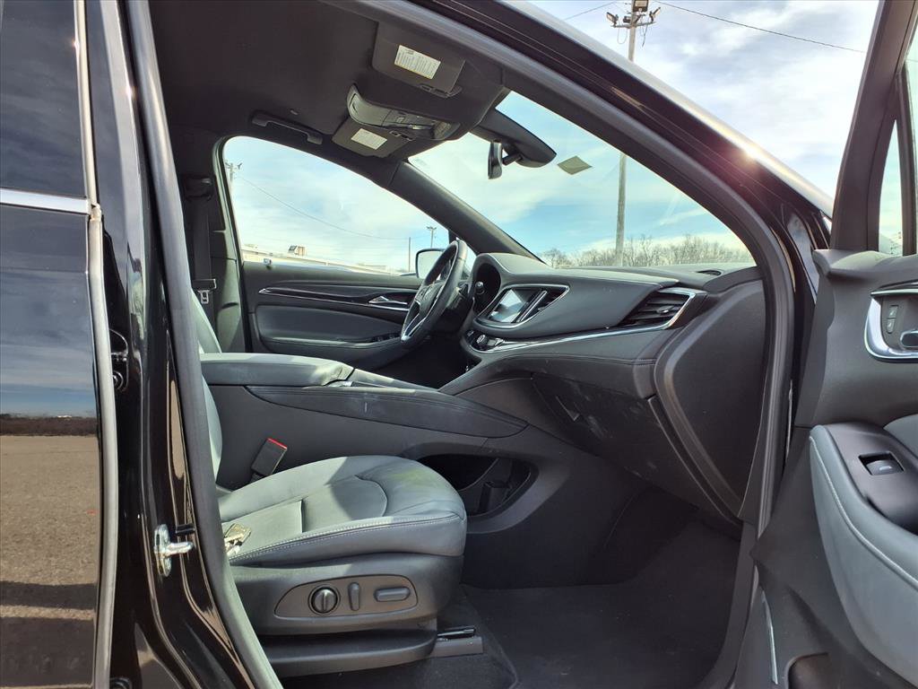 Used 2023 Buick Enclave Essence image 26