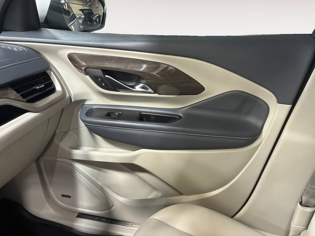 Used 2024 GMC Terrain Denali w/ Denali Premium Package image 29