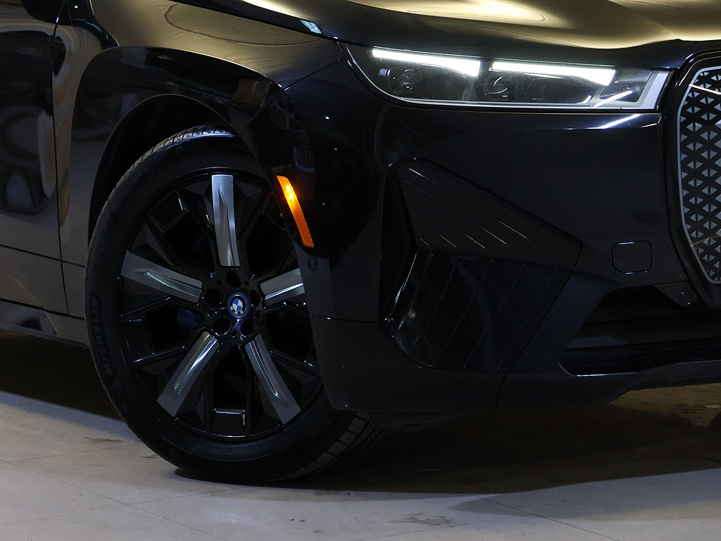 Used 2023 BMW iX M60 image 3