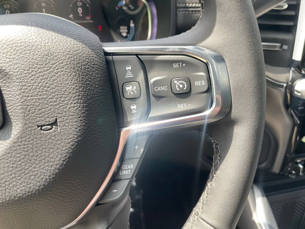 New 2026 RAM 2500 Laramie AWD/4WD image 19