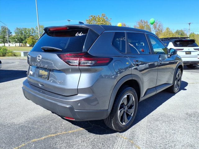 Used 2025 Nissan Rogue SV AWD/4WD image 5