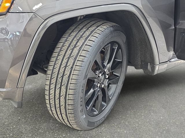 Used 2018 Jeep Grand Cherokee Altitude AWD/4WD image 32