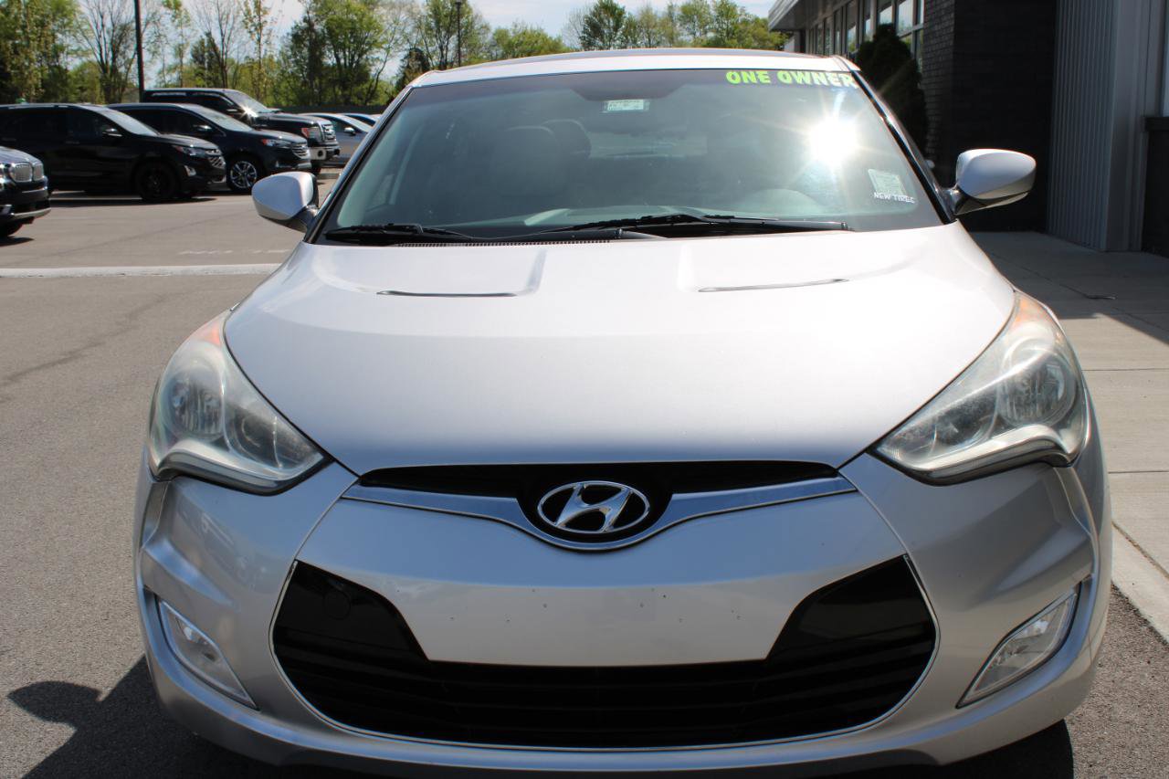 Used 2012 Hyundai Veloster w/ Style Pkg image 2
