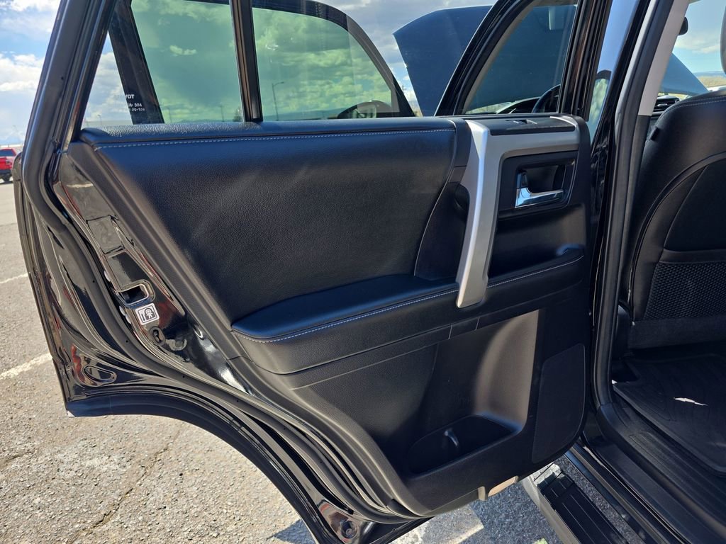 Used 2015 Toyota 4Runner SR5 Premium image 30