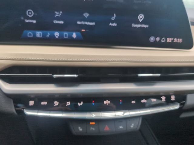 Used 2024 Cadillac XT4 Luxury w/ Cold Weather Package FWD image 17