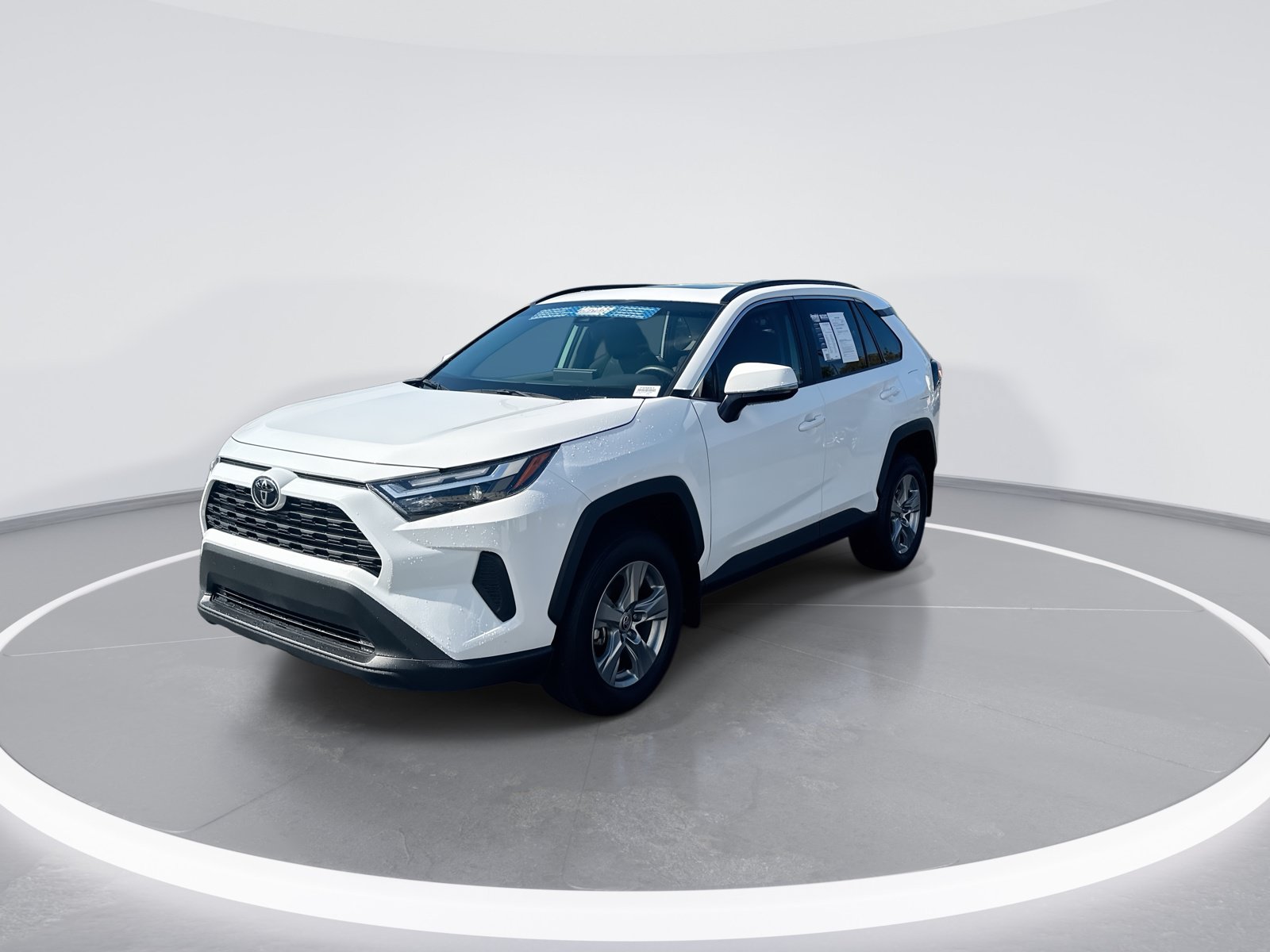 Used 2025 Toyota RAV4 XLE w/ Convenience Package FWD image 5