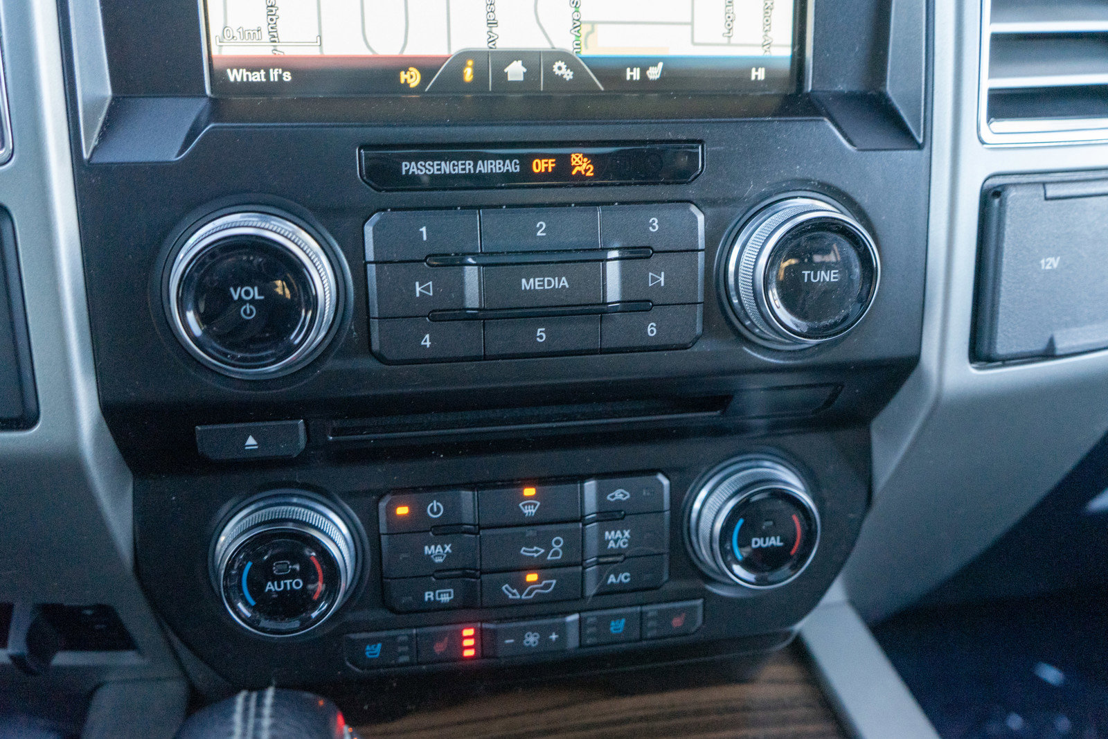 Used 2015 Ford F150 Lariat w/ Equipment Group 502A Luxury image 20