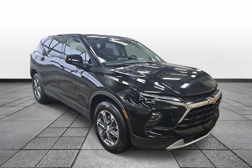 Used 2025 Chevrolet Blazer LT AWD/4WD image 3