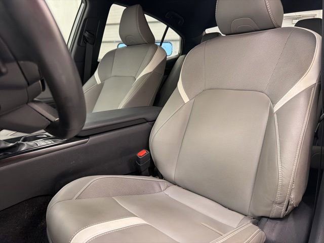 Used 2025 Toyota Camry SE FWD image 13