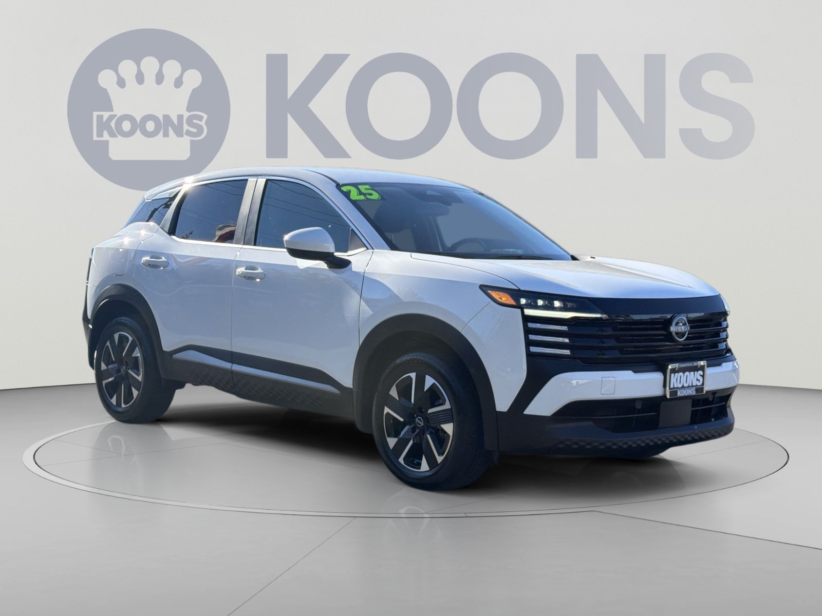 Used 2025 Nissan Kicks SV AWD/4WD image 2