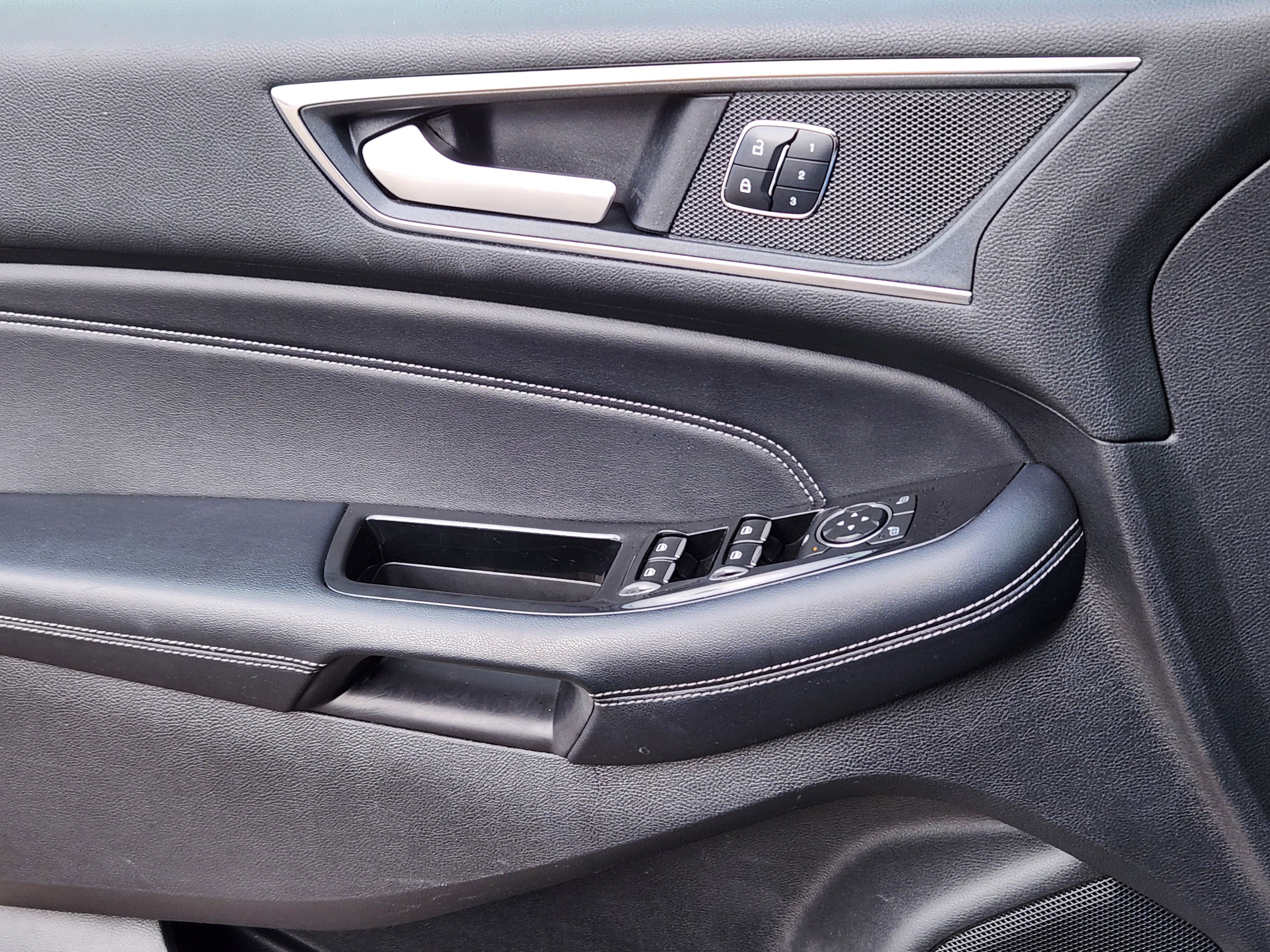 Used 2018 Ford Edge Titanium image 7