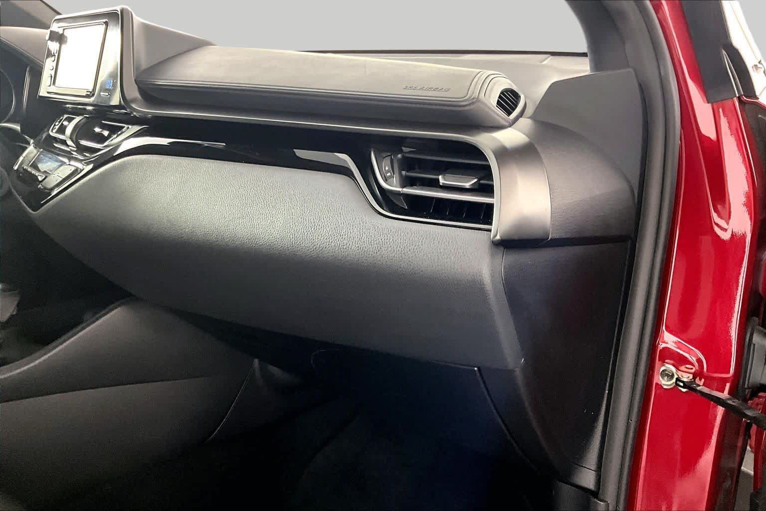Used 2018 Toyota C-HR XLE FWD image 17