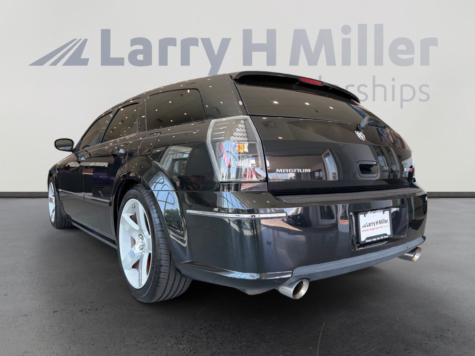 Used 2006 Dodge Magnum SRT8 w/ SRT Option Group III RWD image 3