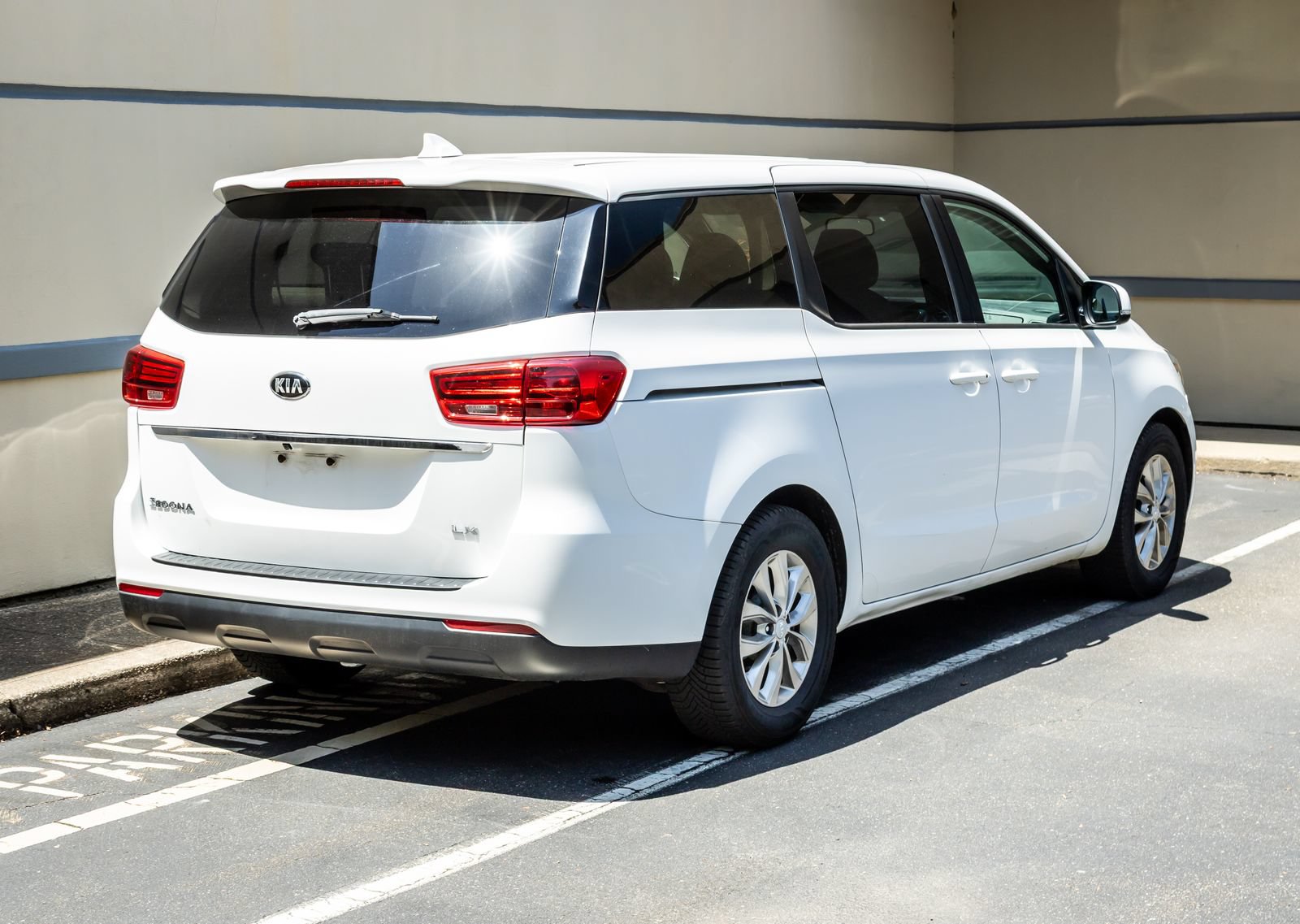 Used 2020 Kia Sedona LX FWD image 7