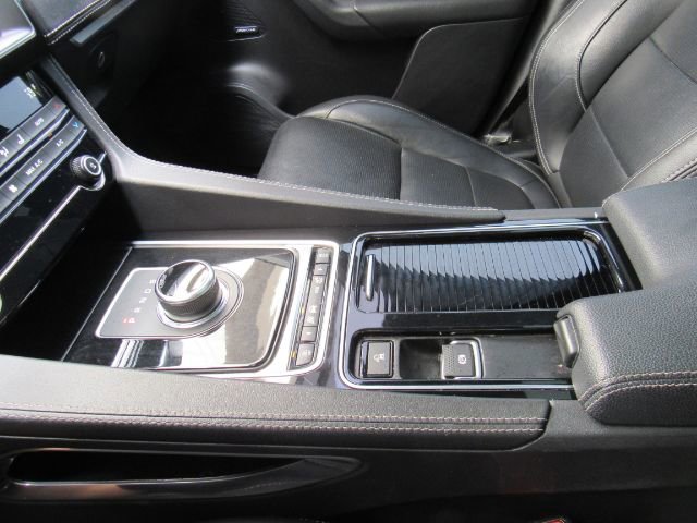 Used 2020 Jaguar F-PACE S image 44