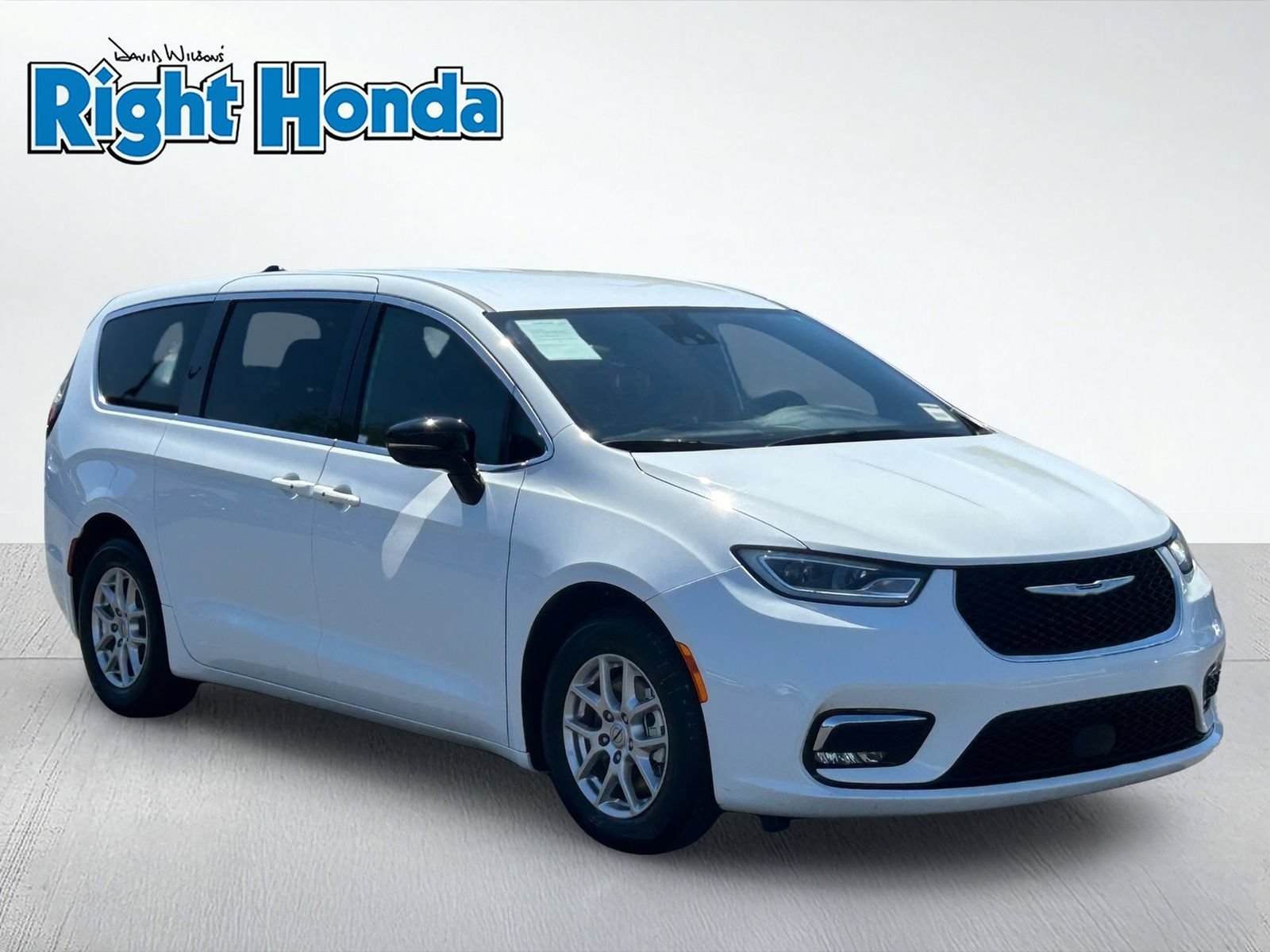 Used 2025 Chrysler Pacifica Select FWD image 8