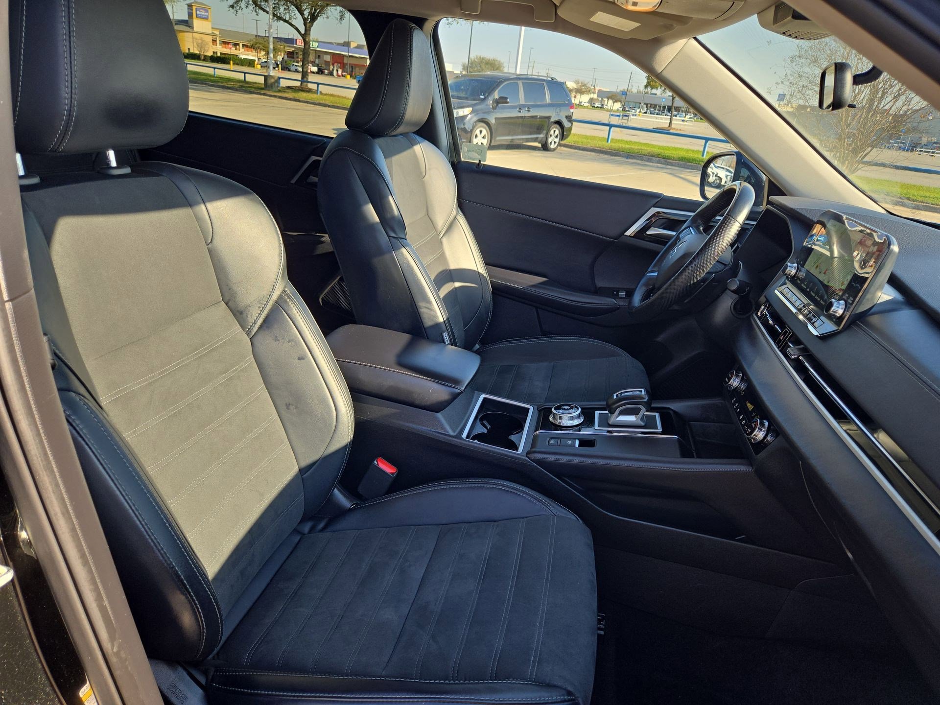 Used 2024 Mitsubishi Outlander SE image 31