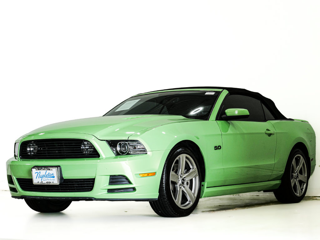 Used 2013 Ford Mustang GT Premium w/ Electronics Pkg RWD image 3