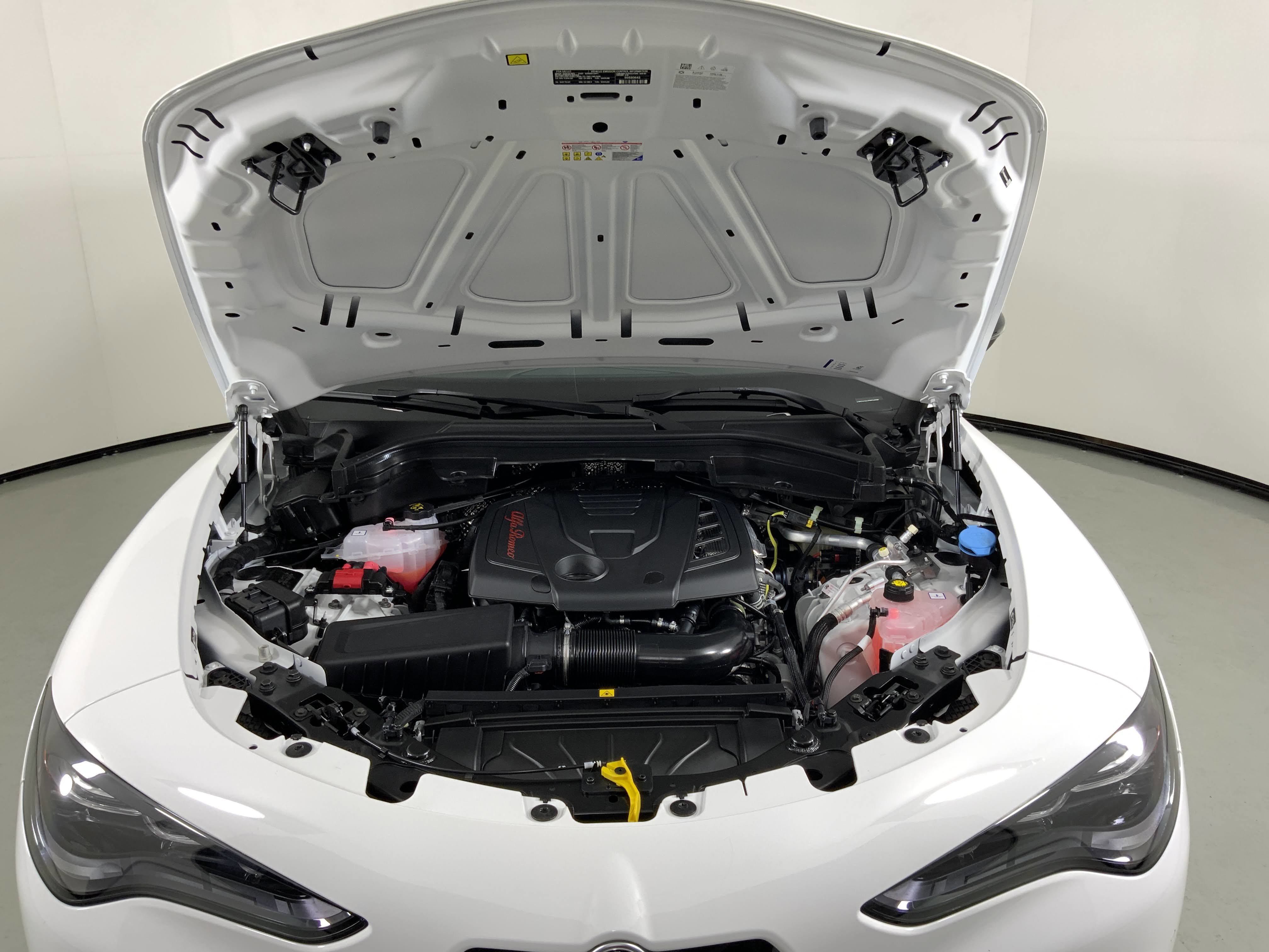 New 2025 Alfa Romeo Stelvio Sprint w/ Convenience Package image 7