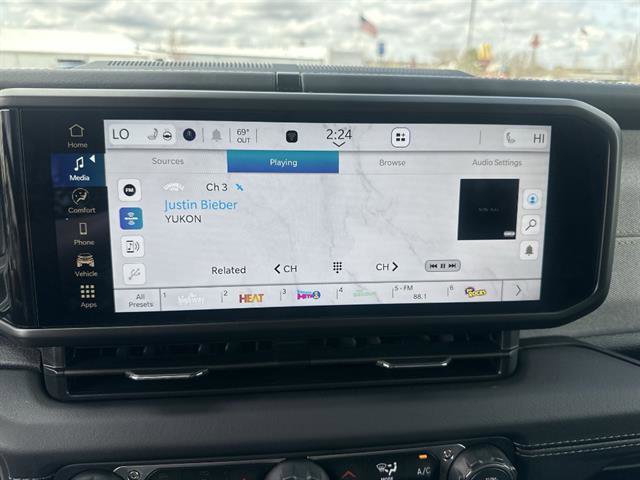 Used 2025 Jeep Wrangler Sahara w/ Safety Group image 35