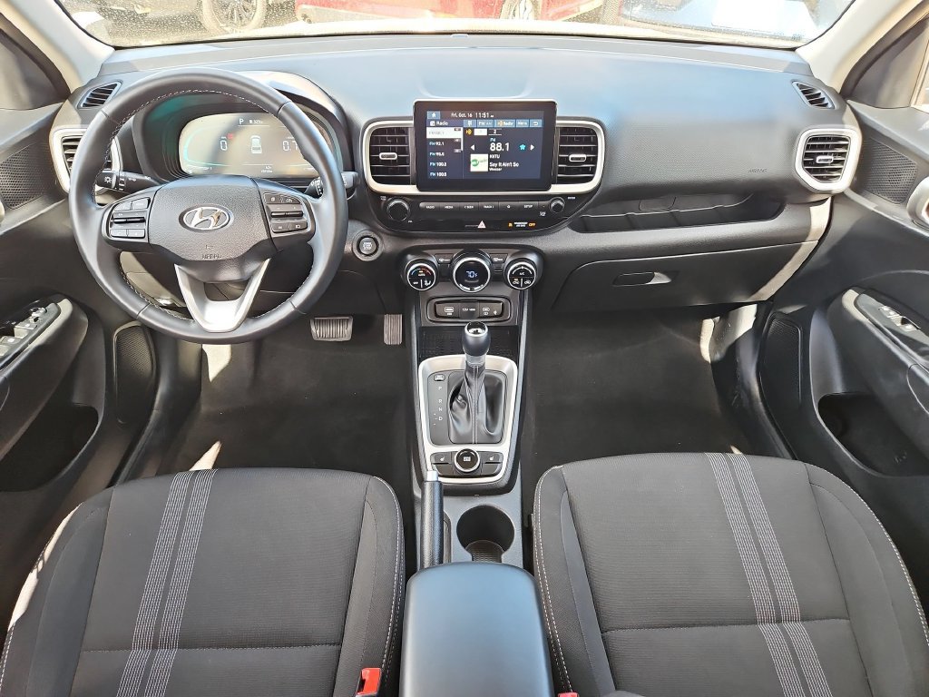 Used 2026 Hyundai Venue SEL FWD image 23