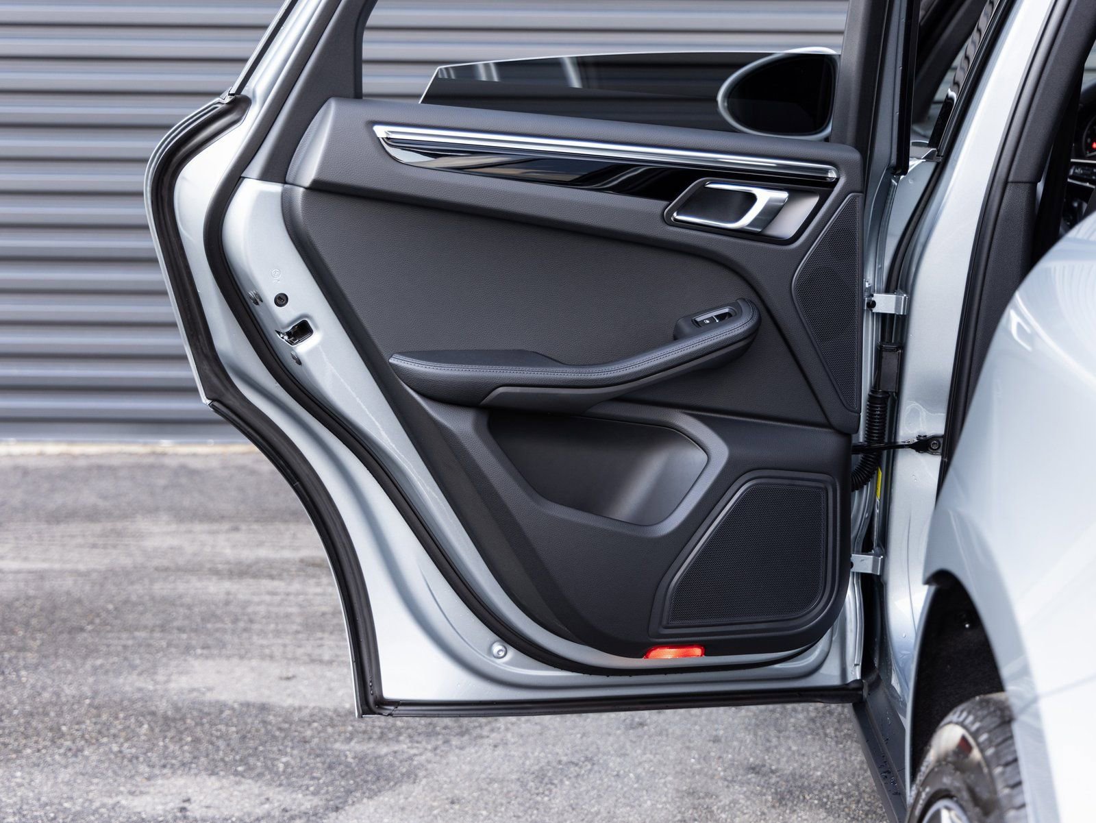 Certified 2026 Porsche Macan image 25