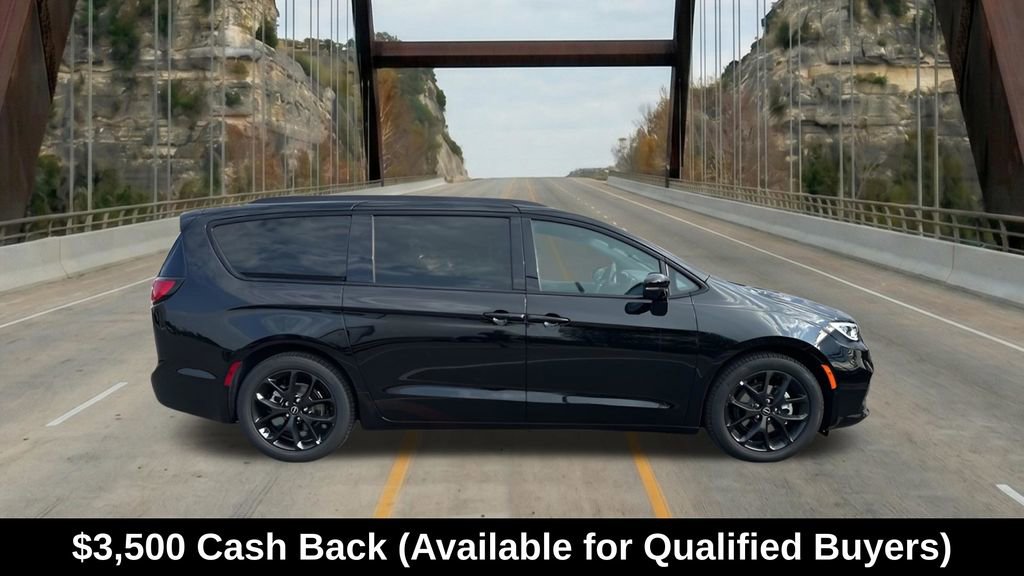 New 2026 Chrysler Pacifica Limited w/ S Appearance Package FWD image 13