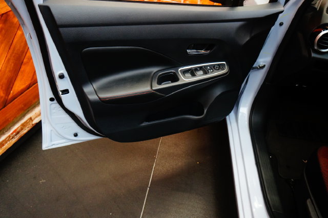 Certified 2025 Nissan Versa SR w/ Trunk Package FWD image 33