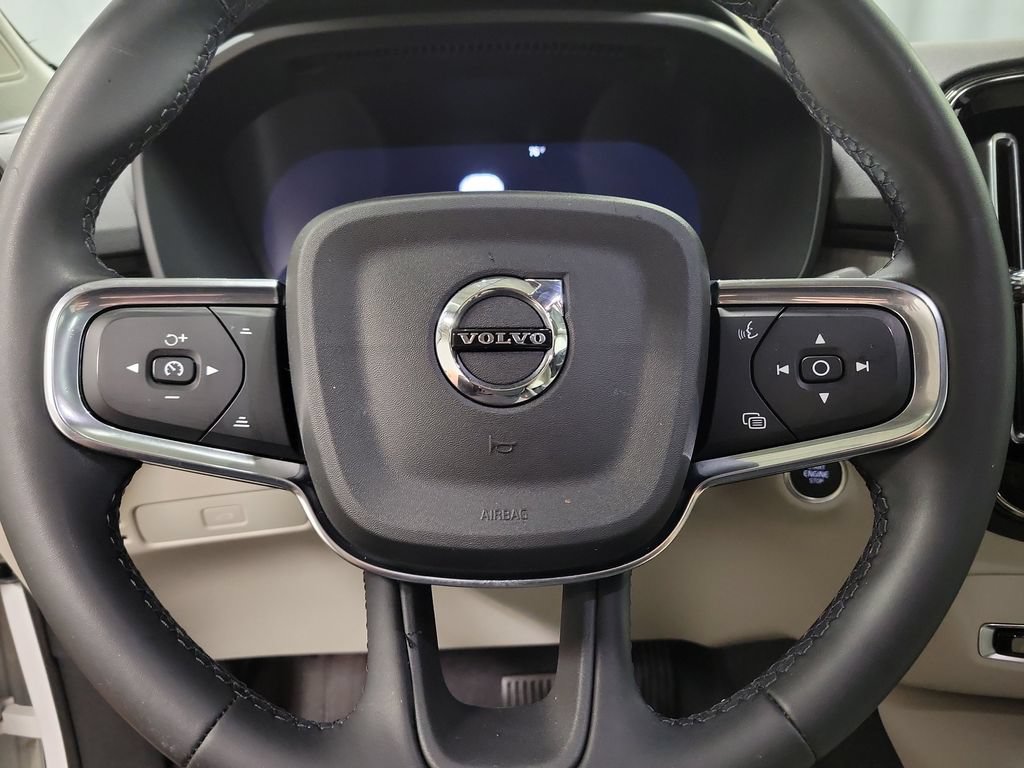Used 2024 Volvo XC40 B5 Plus AWD/4WD image 22