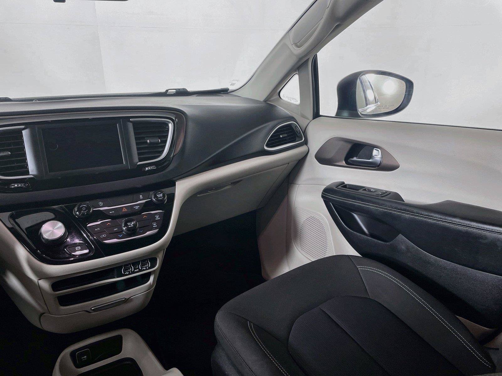 Used 2021 Chrysler Voyager LX FWD image 22