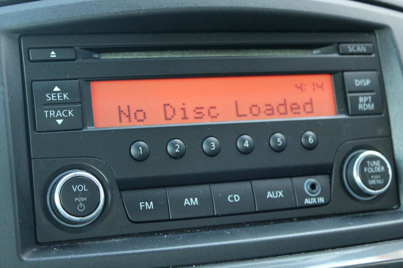 Used 2014 Nissan Quest S image 30