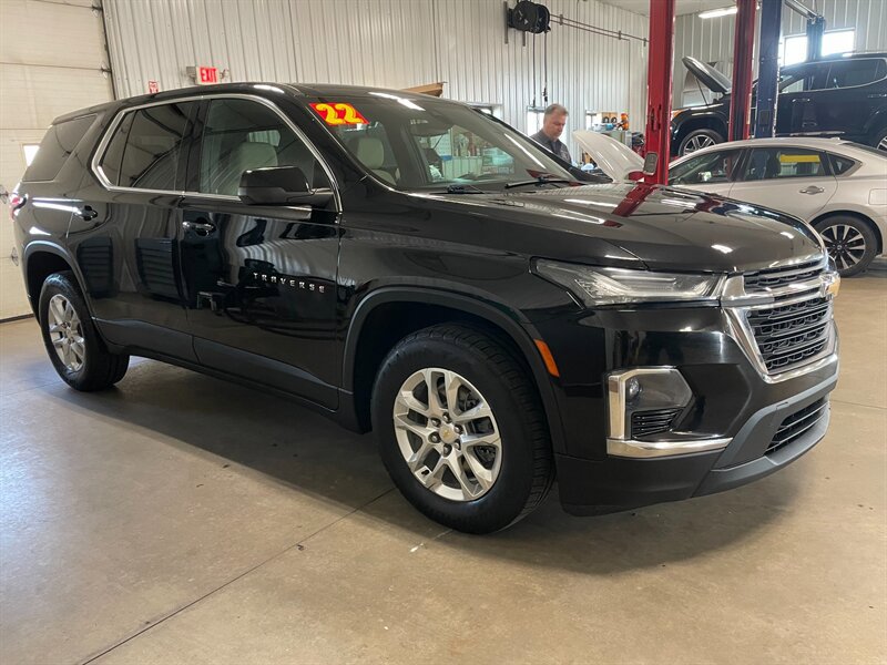 Used 2022 Chevrolet Traverse LS FWD image 5