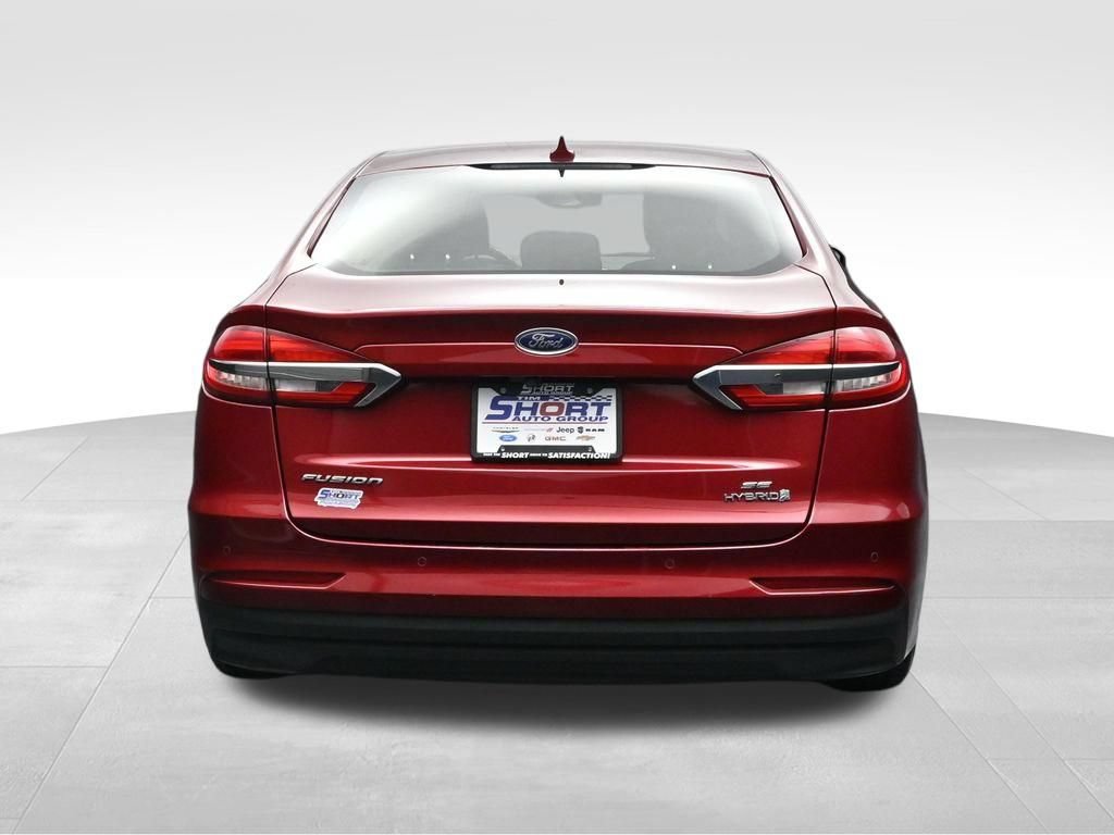 Used 2019 Ford Fusion SE FWD image 4