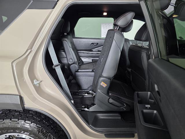 Used 2025 Nissan Pathfinder Rock Creek image 19