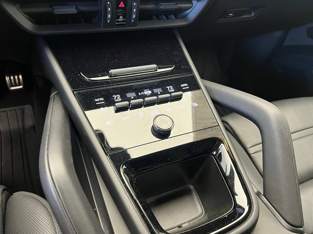 Certified 2025 Porsche Cayenne GTS AWD/4WD image 11